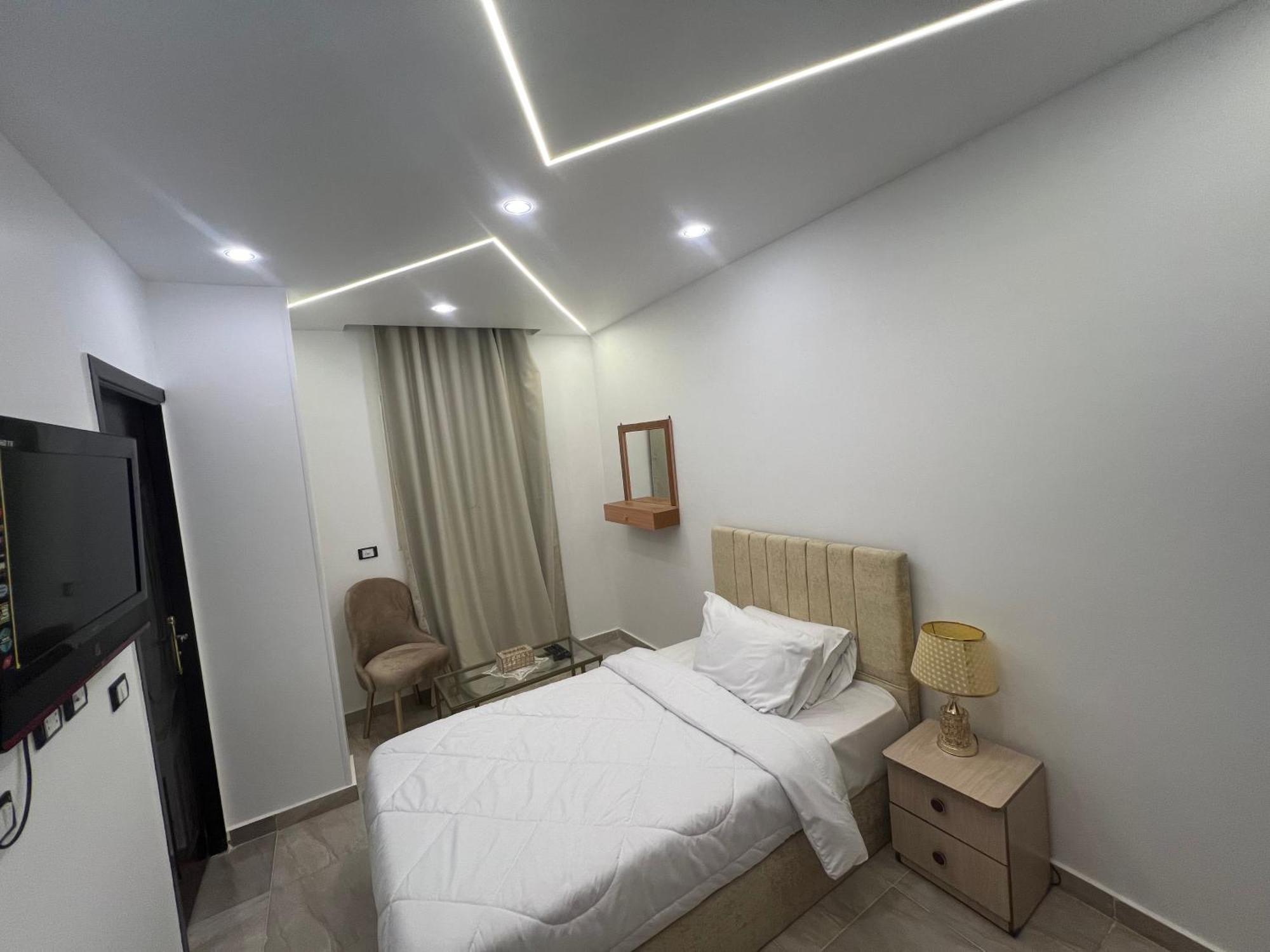 New Hope Pyramids View Apartment