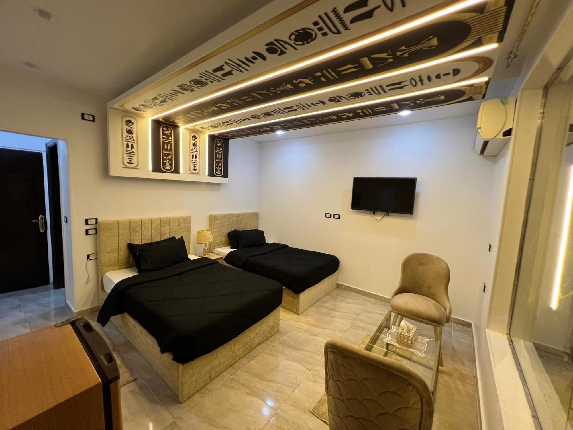 New Hope Pyramids View Apartment *